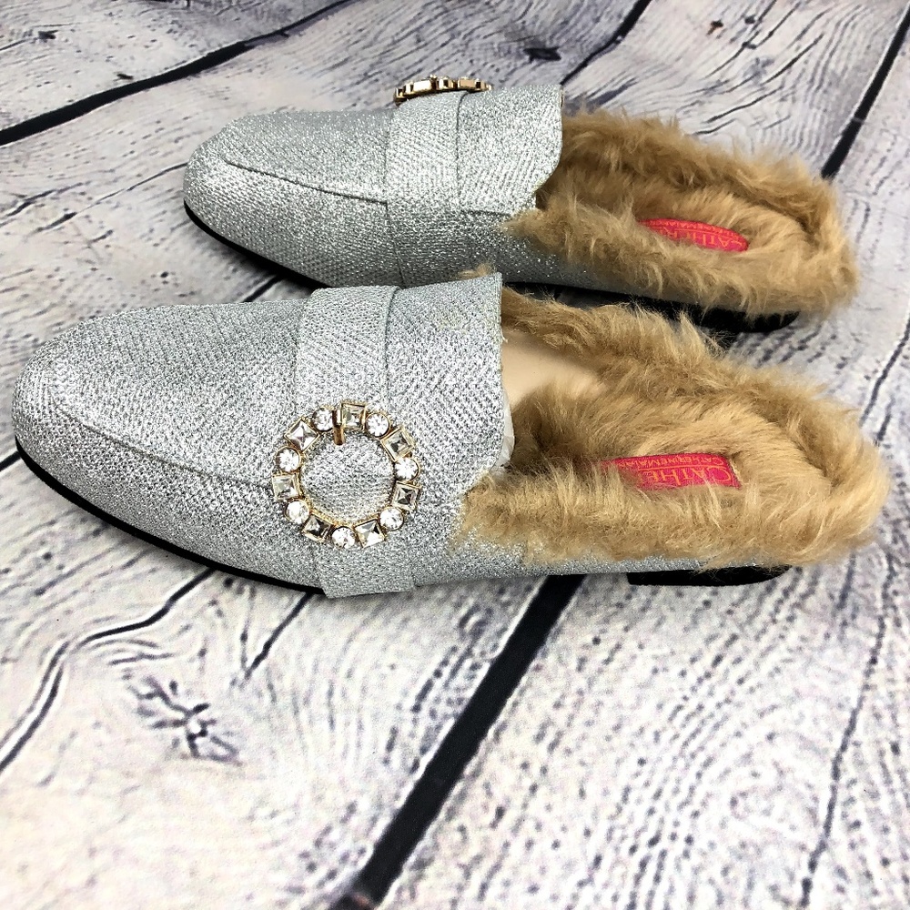 NEW Silver Mule With Faux Fur Lining and BLING😆